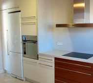 CHERRY WOOD AND LACQUERED KITCHEN
