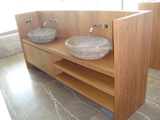 MUEBLE BAÑO EN MADERA NATURAL