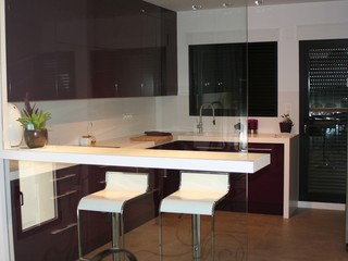 HIGH SHINE LACQUERED KITCHEN