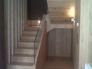 PANELLED FLOOR ANS STAIRS OF LAMINATE FLOORING