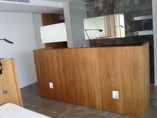 MUEBLE BAÑO EN MADERA NATURAL