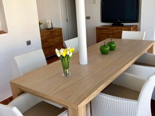 MESA EN ROBLE
