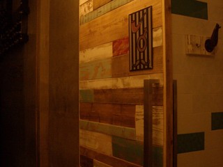 DOORS TO THE CEILING OF RECYCLED WOOD