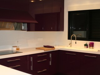 HIGH SHINE LACQUERED KITCHEN