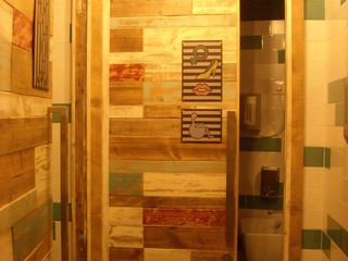 DOORS TO THE CEILING OF RECYCLED WOOD