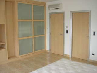 DOOR WITH ALUMINIUM FLASHING