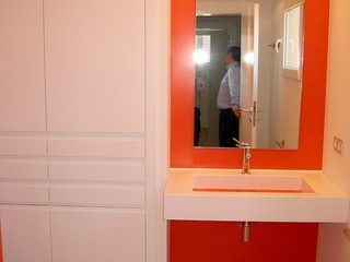 HI-MACS AND LACQUERED BATHROOM