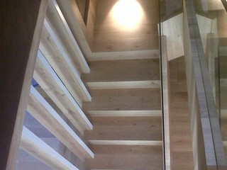 PANELLED FLOOR ANS STAIRS OF LAMINATE FLOORING