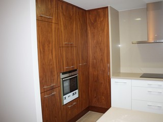 LACQUERED WOOD KITCHEN