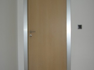 DOOR WITH ALUMINIUM FLASHING